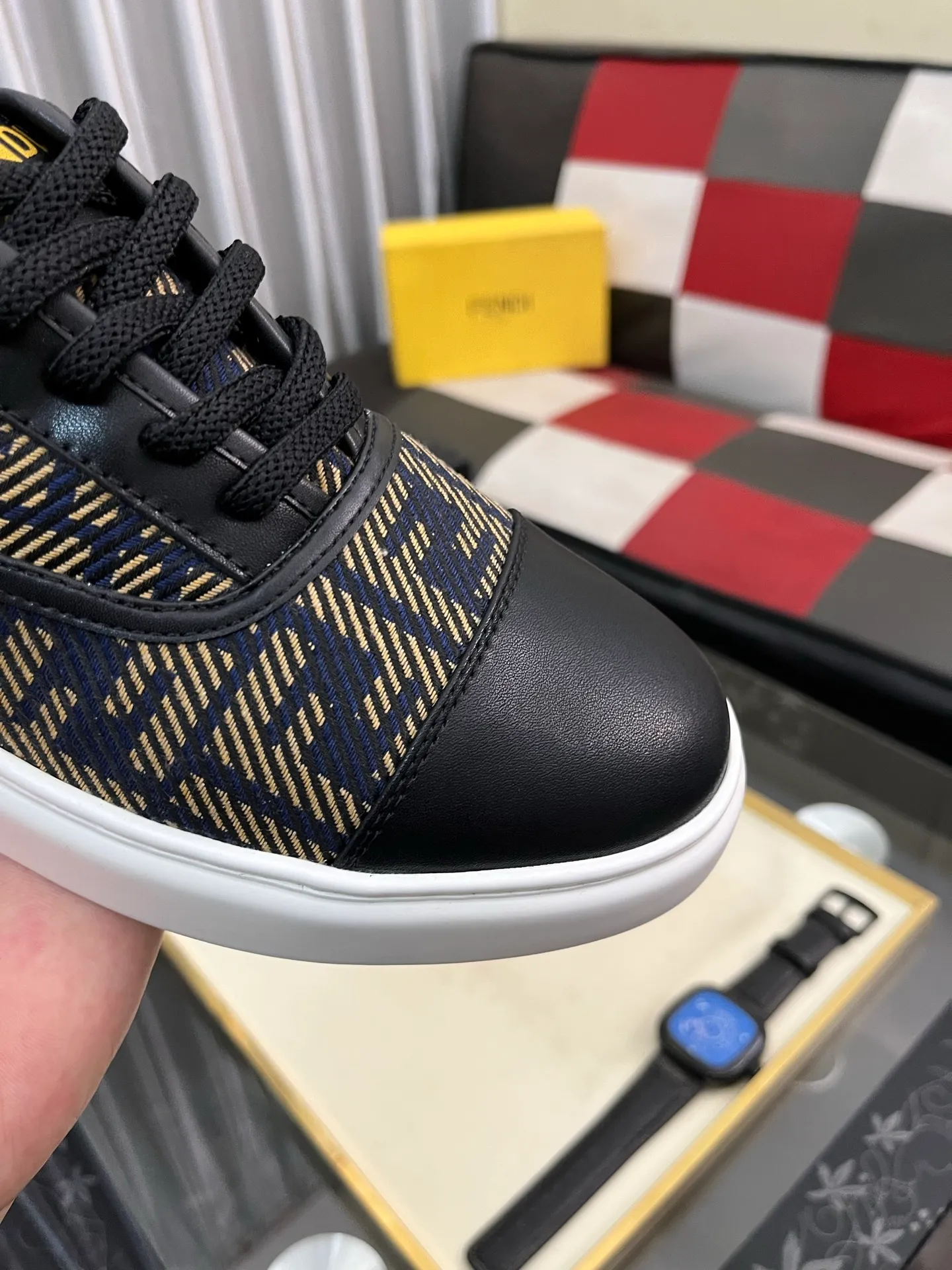 Men's Men's Shoes 💰400⌚️⌚️[Fendi] Fendi's latest casual shoes for men! Available at counters simultaneously! A one-to-one replica of the original. All imported official website one-to-one cowhide fabric. The interior is made of top-grade sheepskin, and the original factory-supplied rubber outsole is used. Leading new fashion concepts. Matching code: 38-443️⃣Colors available